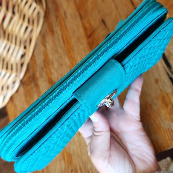 Vera Bradley Quilted‎ Teal Wallet - Picture 14 of 16
